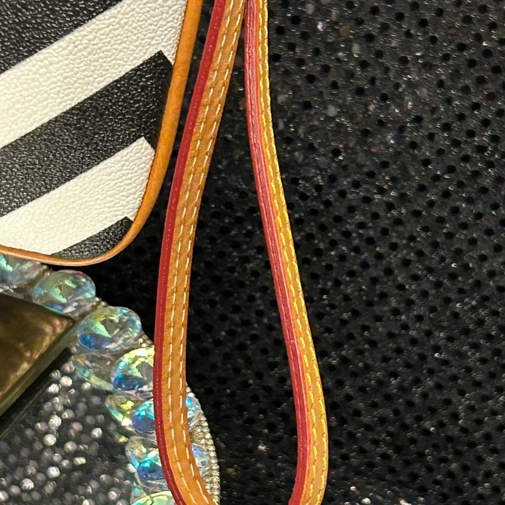 Dooney & Bourke Chevron Large Slim Chevron Wristlet Approx. 8x5 - Picture 9 of 14